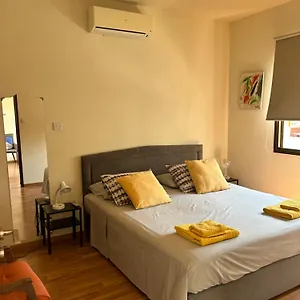 Extremely Comfy With Spacious Private Terrace 10min Walk To The & In Town Prázdninový dům